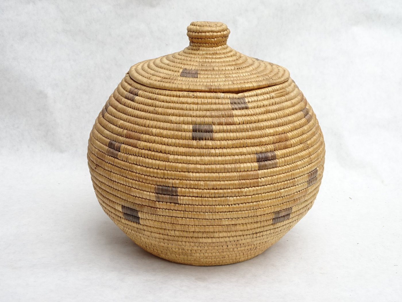 Large Yup'ik coiled grass lidded basket